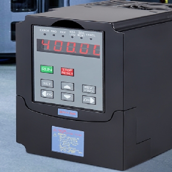 Frekvenčni inverter VFD 1.5kW 230V AC Enofazni 